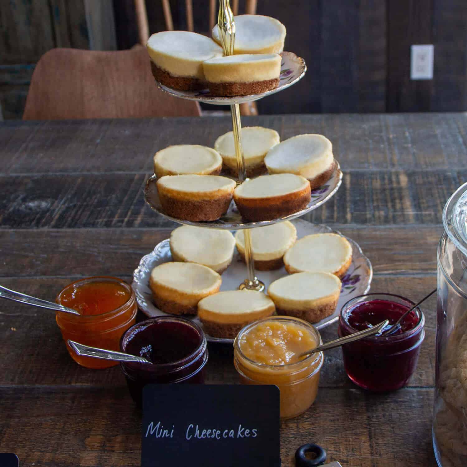 mini cheesecakes with toppings
